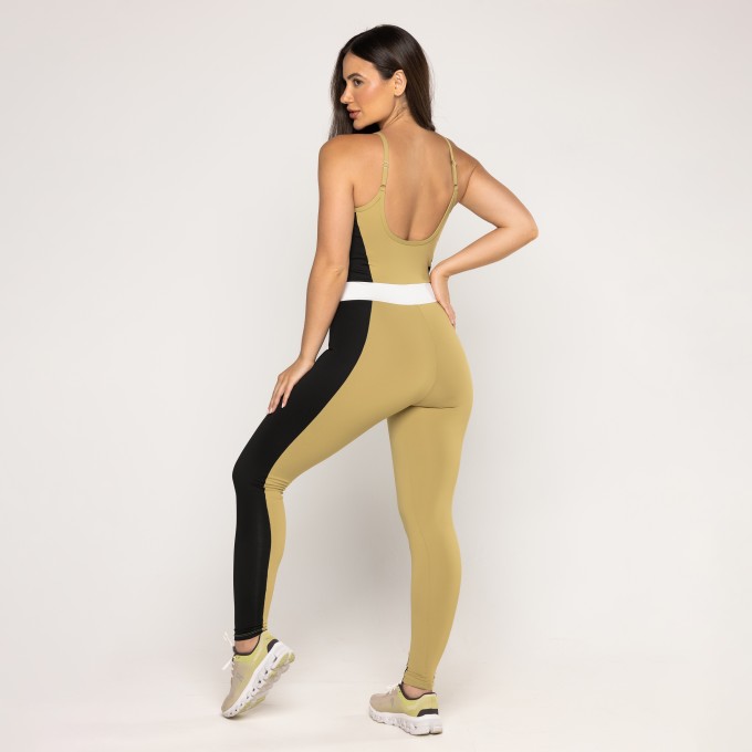 Macacão Recortes Tricolor Club