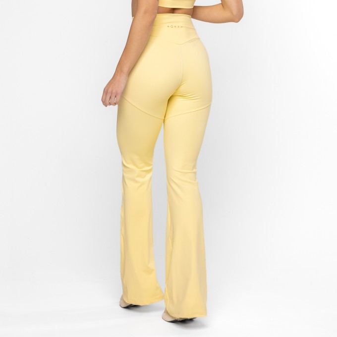 Calça Flare Básica Recortes Amarelo Manteiga