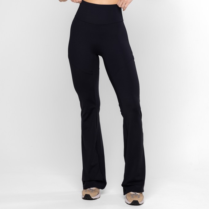 Calça Flare Básica Recortes Preto